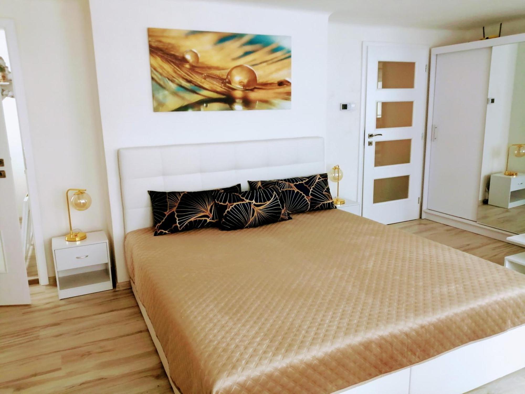 Apartman Deluxe Хеб Екстериор снимка
