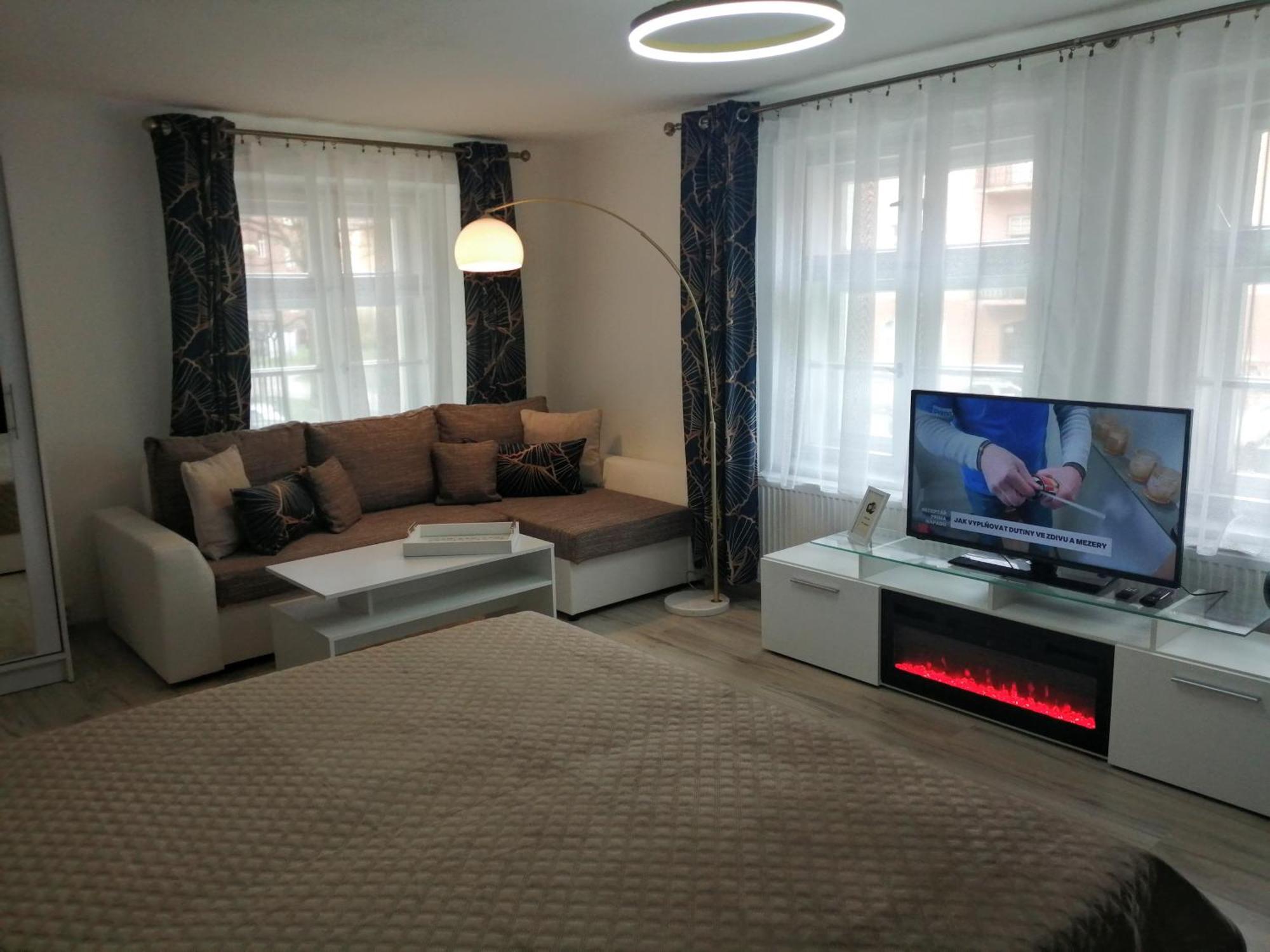 Apartman Deluxe Хеб Екстериор снимка