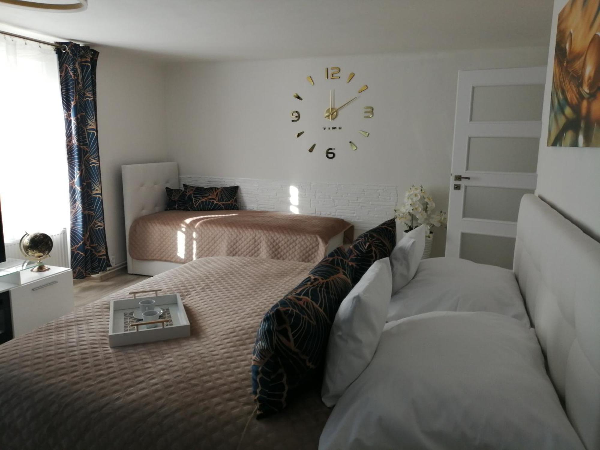 Apartman Deluxe Хеб Екстериор снимка