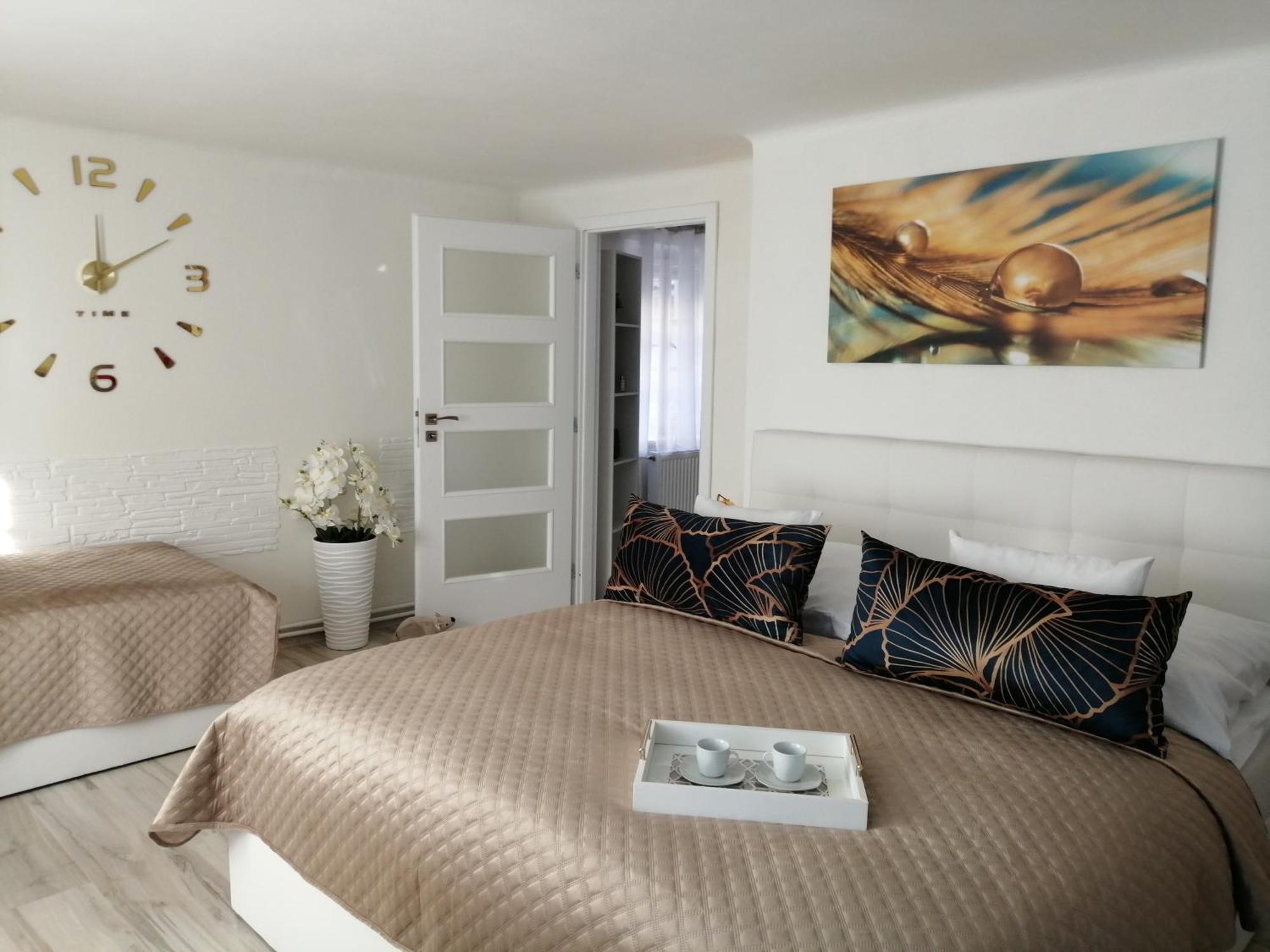 Apartman Deluxe Хеб Екстериор снимка